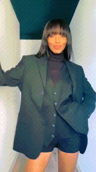 5 biến tấu với khăn quàng mà bạn có thể học trên TikTok - Ảnh 1.