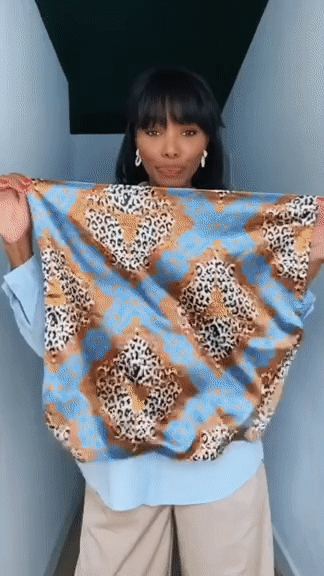 5 biến tấu với khăn quàng mà bạn có thể học trên TikTok - Ảnh 5.