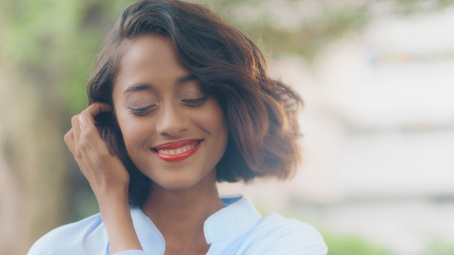 Bí quyết trang điểm cho làn da tối - Ảnh 1.