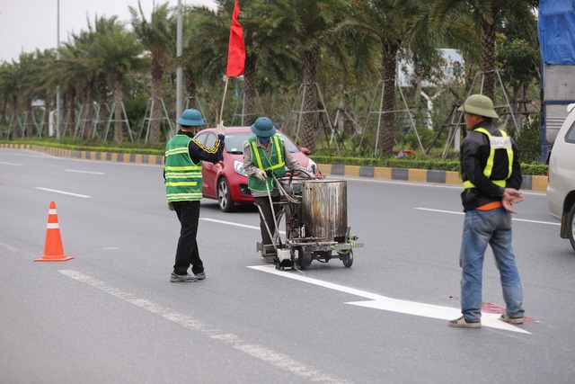 Hà Nội gấp rút hoàn tất việc trang hoàng trước thềm hội nghị thượng đỉnh Mỹ - Triều - Ảnh 6.
