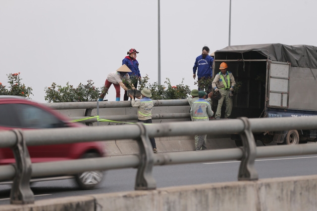Hà Nội gấp rút hoàn tất việc trang hoàng trước thềm hội nghị thượng đỉnh Mỹ - Triều - Ảnh 3.