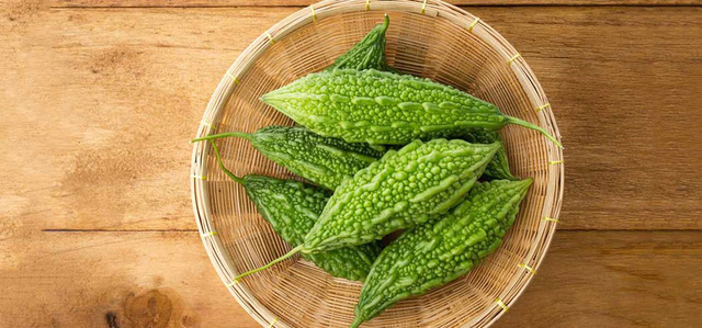 Món ngon thanh mát từ quả mướp đắng - Ảnh 1.