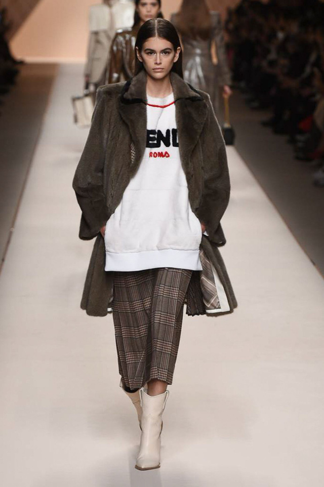 Fendi và BST trầm ấm dành cho Thu – Đông 2018 - Ảnh 11.