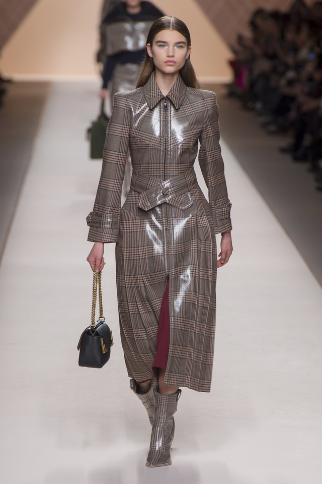 Fendi và BST trầm ấm dành cho Thu – Đông 2018 - Ảnh 3.