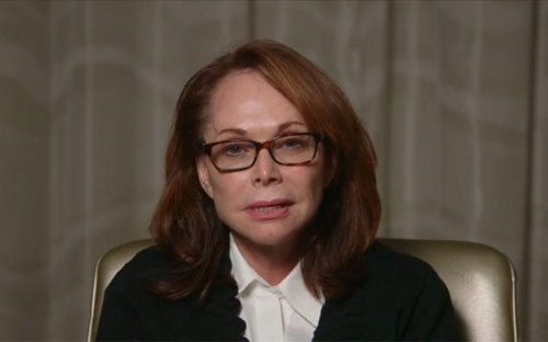 Bà Shirley Sotloff trong đoạn video xin Nhà nước Hồi giáo thả con - Ảnh: Reuters.<br>