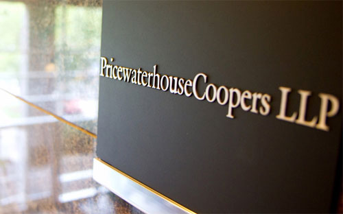 Ngoài khoản tiền phạt 25 triệu USD, PwC còn bị bang New York cấm cung 
cấp dịch vụ tư vấn cho các công ty do bang này giám sát trong vòng 2 năm - Ảnh: AP.<br>