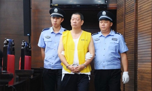 Tham quan Trung Quốc thi nhau bán nhà