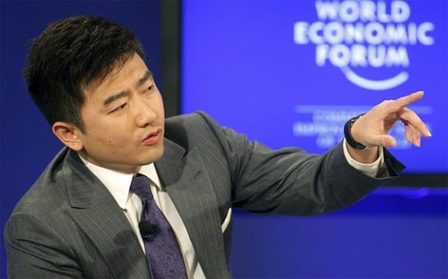 Nhà báo Rui Chenggang tại một sự kiện trong khuôn khổ Diễn đàn Kinh tế Thế giới (WEF) ở Davos, Thụy Sỹ năm 2011 - Ảnh: AP.<br>