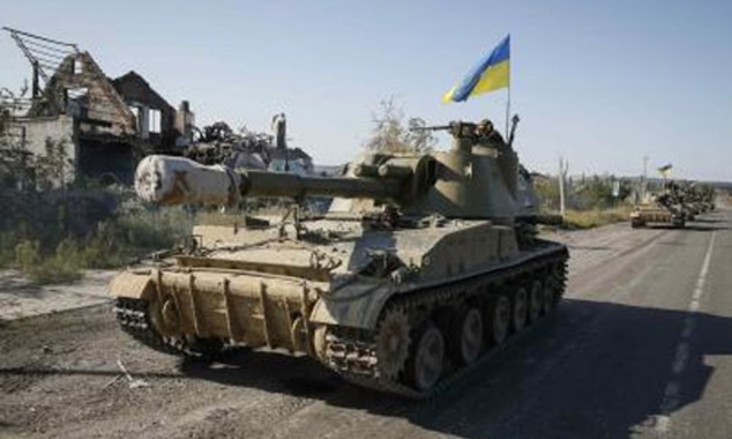 Một hệ thống pháo tự hành của quân chính phủ Ukraine tại miền Đông nước này ngày 3/9 - Ảnh: Reuters.<br>
