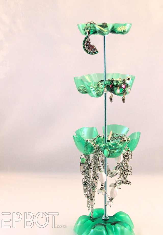 Tái sử dụng chai soda để décor nội thất - Ảnh 3.