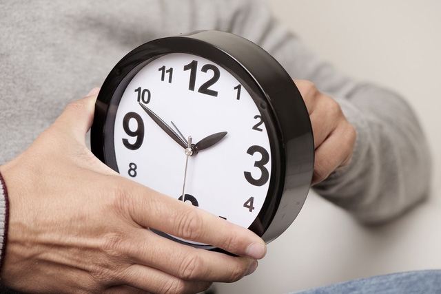 Đồng hồ châu Âu đã đồng loạt đổi giờ - Ảnh 1.