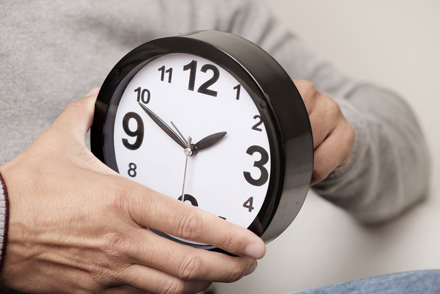 Đồng hồ châu Âu đã đồng loạt đổi giờ - Ảnh 1.