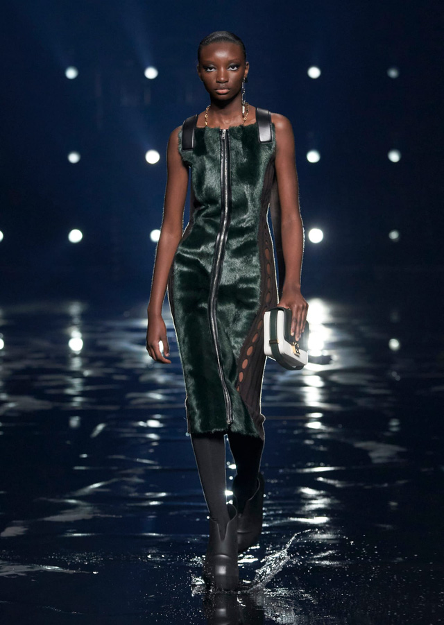 9 xu hướng nổi bật từ sàn diễn Paris Fashion Week 2021 - Ảnh 26.