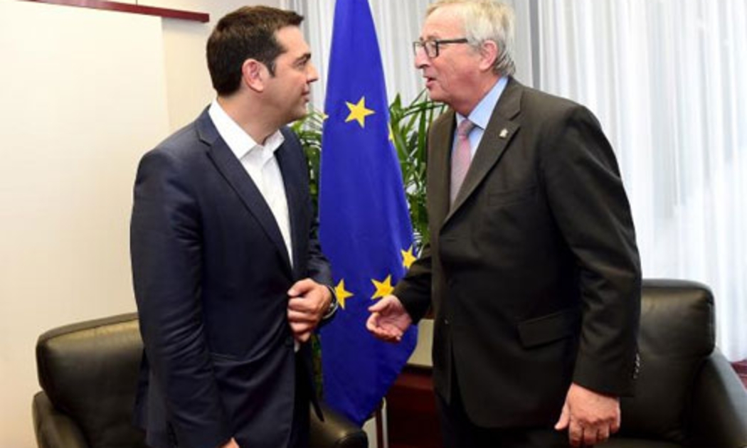 Thủ tướng Hy Lạp Alexi Tsipras (trái) gặp Chủ tịch Ủy ban châu Âu (EC) Jean-Claude Juncker ở Brussels, Bỉ ngày 11/6 - Ảnh: Reuters.