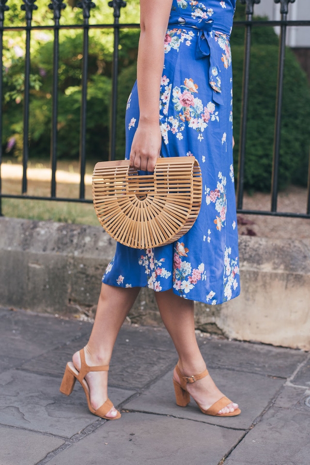 Túi nửa vầng trăng tiếp tục phủ sóng hè này - Ảnh 3.