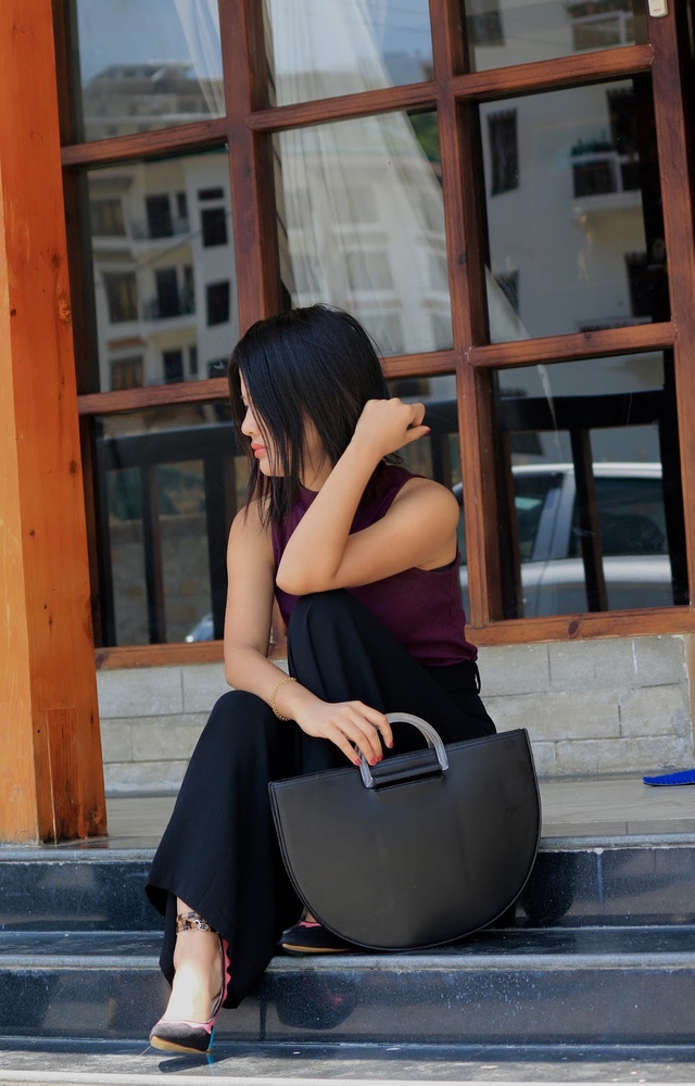 Túi nửa vầng trăng tiếp tục phủ sóng hè này - Ảnh 4.