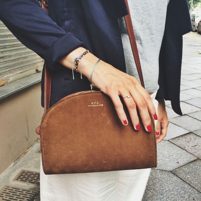 Túi nửa vầng trăng tiếp tục phủ sóng hè này - Ảnh 5.