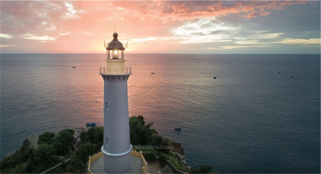 Câu chuyện về người gác hải đăng - Ảnh 1.