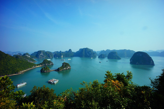 Khách du lịch bình tĩnh đổi lịch tour khi Covid-19 tái bùng phát - Ảnh 1.
