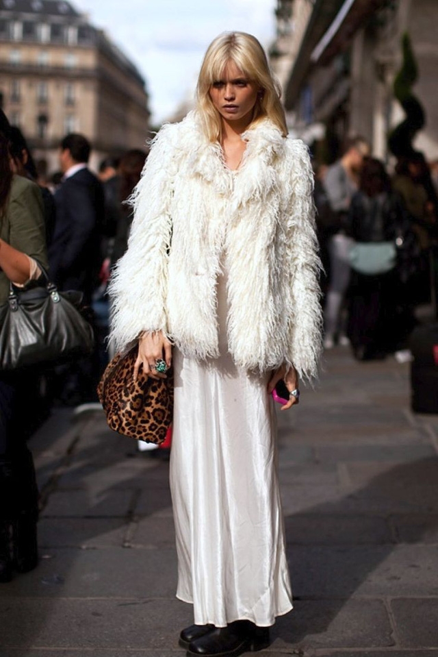 9 món đồ màu trắng bạn hoàn toàn có thể diện trong mùa đông - Ảnh 2.