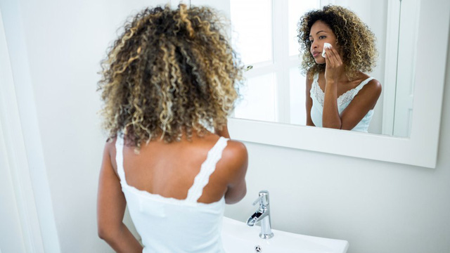 Cách sử dụng giấm táo điều trị mụn trứng cá - Ảnh 2.