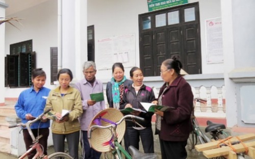 Phó thủ tướng Vũ Văn Ninh cho hay nợ xấu khi cho hộ nghèo vay của Ngân 
hàng Chính sách xã hội và các ngân hàng thương mại rất thấp, chỉ khoảng 
0,4- 0,5%.