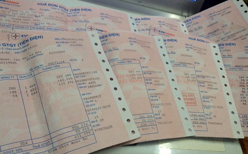 Tiền điện tháng 6/2014 của nhiều gia đình tại Hà Nội bỗng nhiên tăng đột biến.<br>