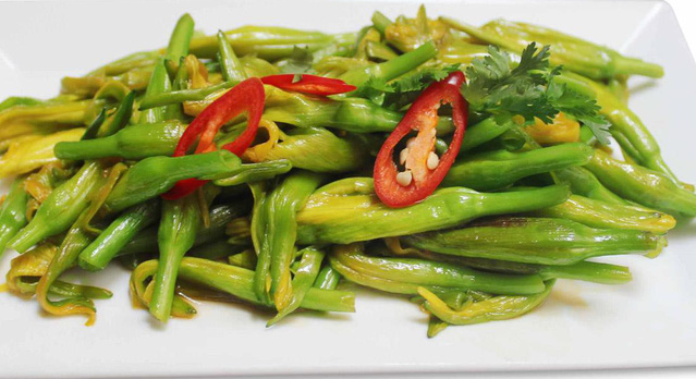 Mua hoa về nấu canh: món ngon theo mùa của các bà nội trợ - Ảnh 1.