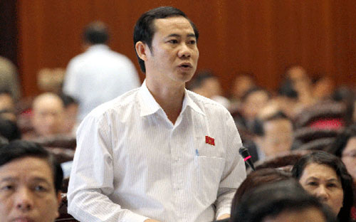 Đại biểu Nguyễn Thái Học, cho rằng nếu chúng ta quy định là “được nhà nước xem xét bồi thường” thì quyền 
của chủ sở hữu mang tính thụ động, trong khi đây là quyền rất cơ bản, 
phải được khẳng định trong luật.