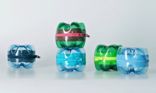 Tái sử dụng chai soda để décor nội thất