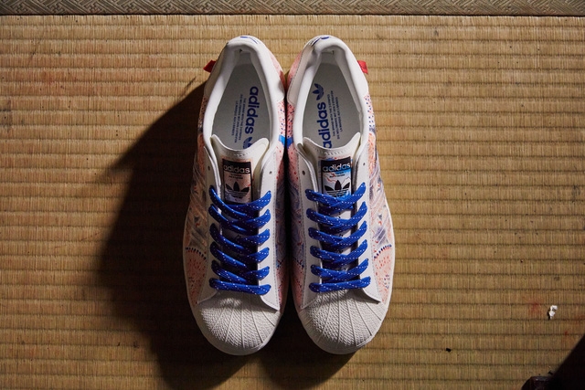 Cận cảnh đôi giày Adidas đang gây sốt tại Nhật Bản - Ảnh 1.