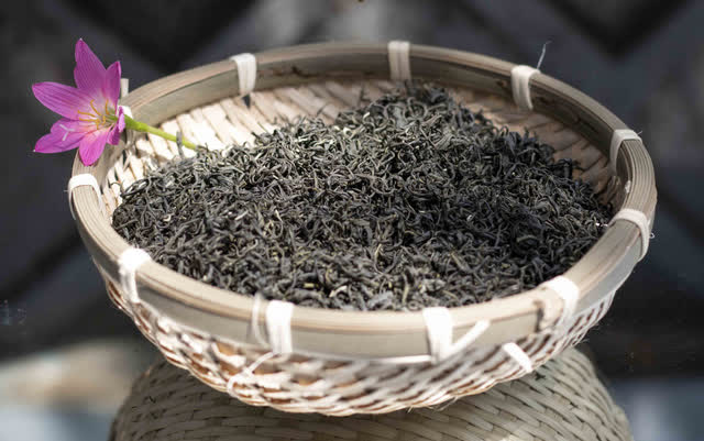 Trà đinh Tân Cương vì sao đắt như vàng? - Ảnh 3.