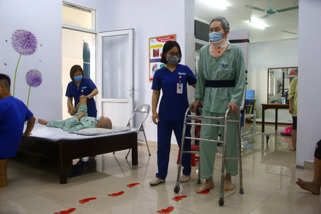 Nguy cơ bại liệt do chấn thương cột sống cổ - Ảnh 2.