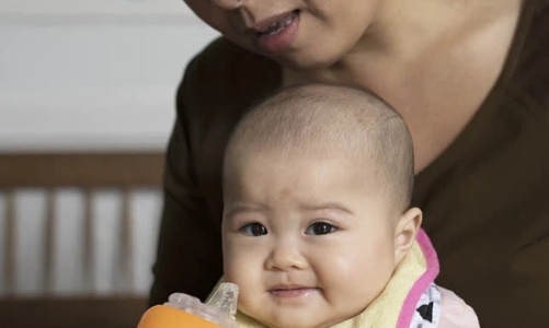 Trẻ sơ sinh dùng kháng sinh nhiều có thể suy giảm tăng trưởng