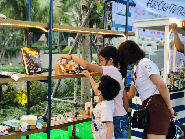 Hội chợ từ thiện gây quỹ ủng hộ miền Trung tại The Secret Côn Đảo - Ảnh 2.