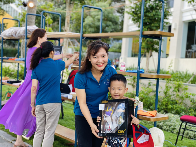 Hội chợ từ thiện gây quỹ ủng hộ miền Trung tại The Secret Côn Đảo - Ảnh 5.