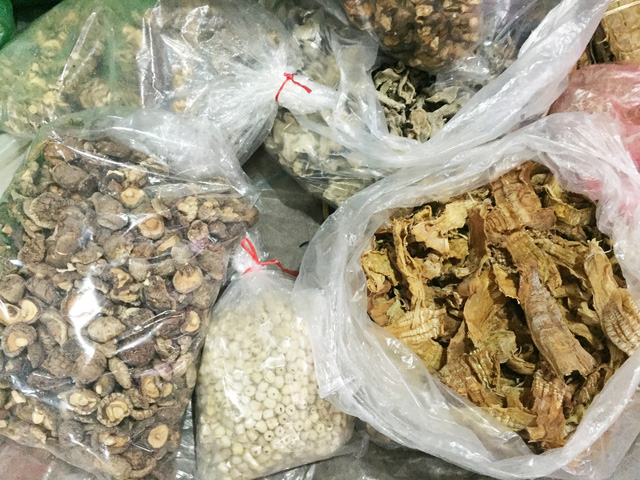 Thận trọng với thực phẩm khô nhiễm hóa chất - Ảnh 2.