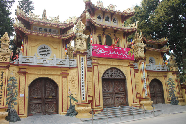 Tháng Giêng không lễ hội, đền chùa cửa đóng then cài - Ảnh 2.