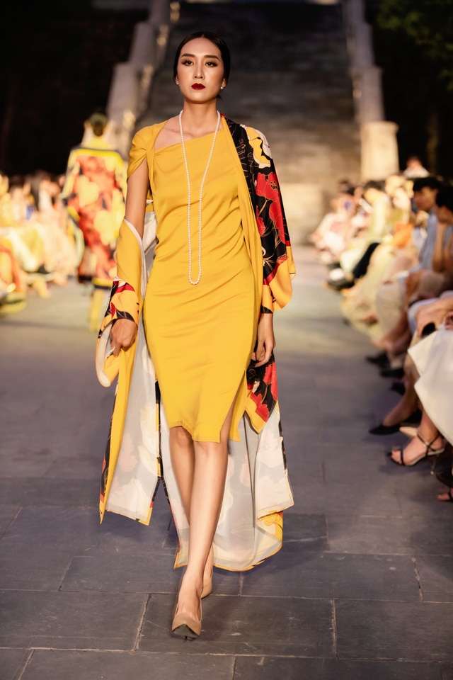 BST Thu – Đông của NTK Adrian Anh Tuấn: cảm hứng Yên Tử - Ảnh 5.