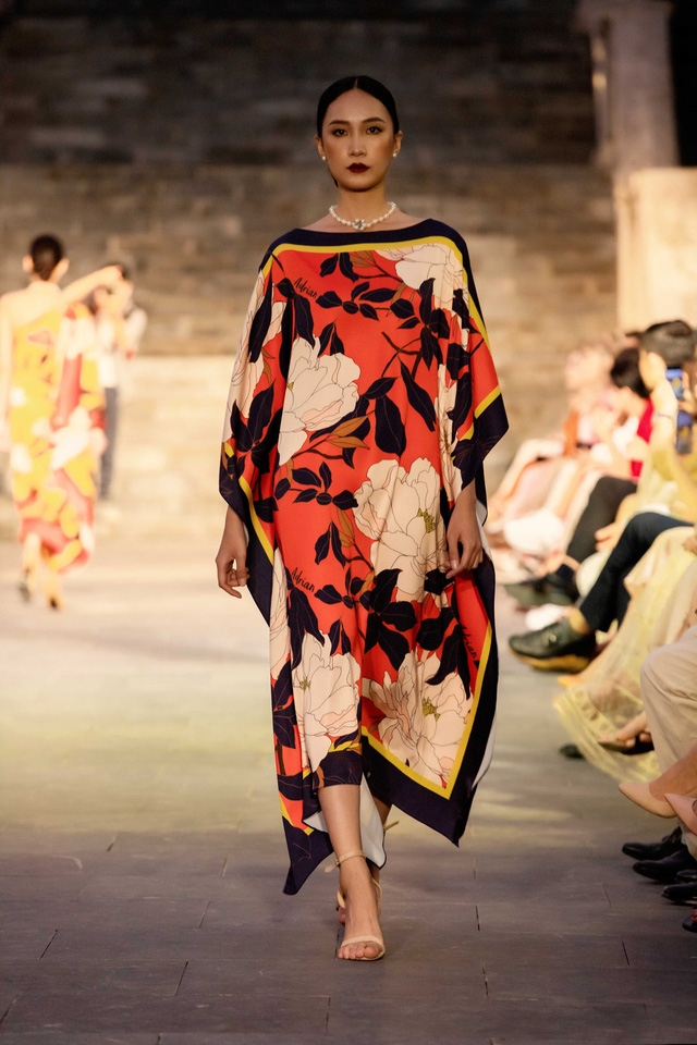 BST Thu – Đông của NTK Adrian Anh Tuấn: cảm hứng Yên Tử - Ảnh 8.