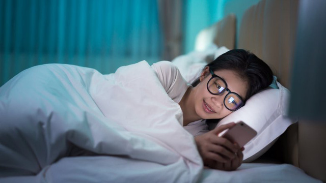 Điều gì xảy ra khi bạn nhìn chằm chằm vào điện thoại cả ngày? - Ảnh 3.