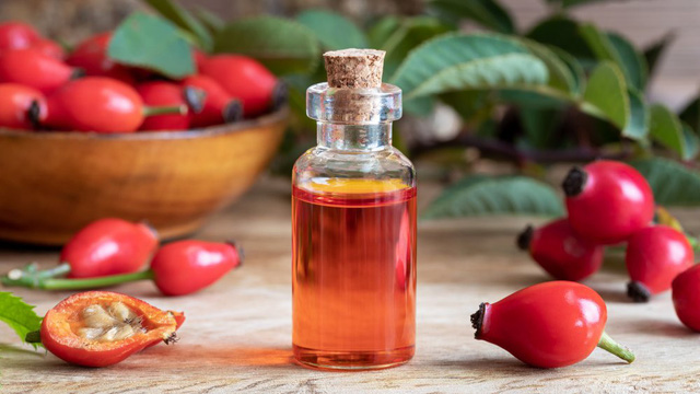 Dầu hoa hồng có tác dụng  gì cho khuôn mặt bạn? - Ảnh 1.