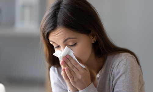 Mũi bị lạnh và bắt đầu chảy máu là dấu hiệu của bệnh gì?
