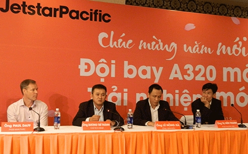 Các lãnh đạo Jetstar Pacific tại buổi họp báo ngày 13/1 về việc chuyển đổi sang đội bay mới.<br>