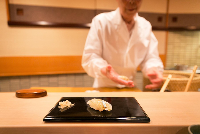 Câu chuyện về nhà hàng sushi ngon nhất thế giới vừa bị tước sao Michelin - Ảnh 3.