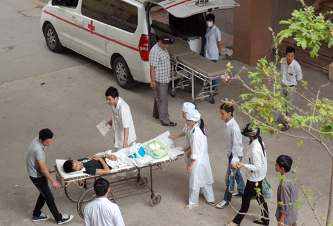 Luật Bảo hiểm y tế sửa đổi đã không xếp quy định thanh toán 100% bảo hiểm cho người cận nghèo khi khám chữa bệnh.<br>