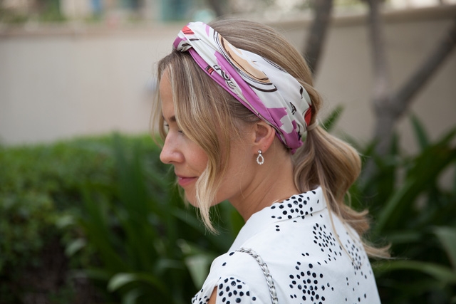 Bạn có thể làm gì với một chiếc khăn quàng? - Ảnh 11.