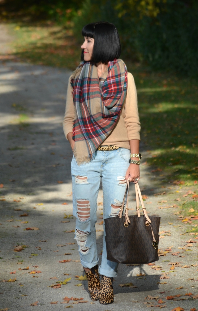 Khăn quàng: phụ kiện không thể thiếu trong mùa lạnh - Ảnh 1.