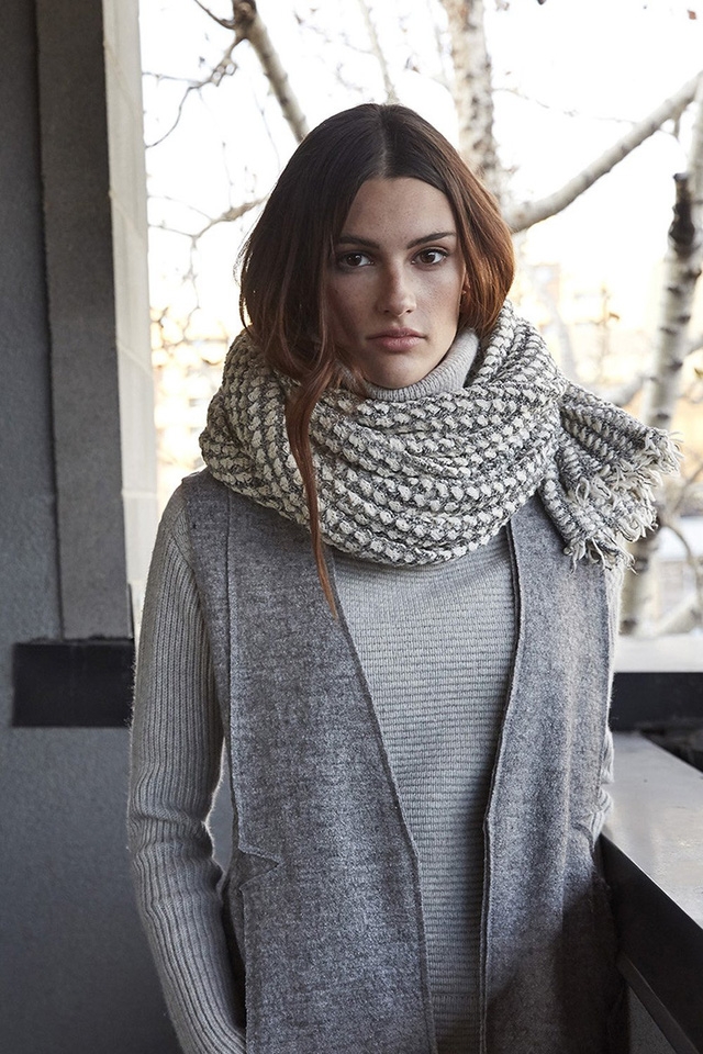 Bạn có thể làm gì với một chiếc khăn quàng? - Ảnh 6.