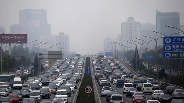 Khói bụi khiến thị lực của chúng ta suy giảm - Ảnh 1.